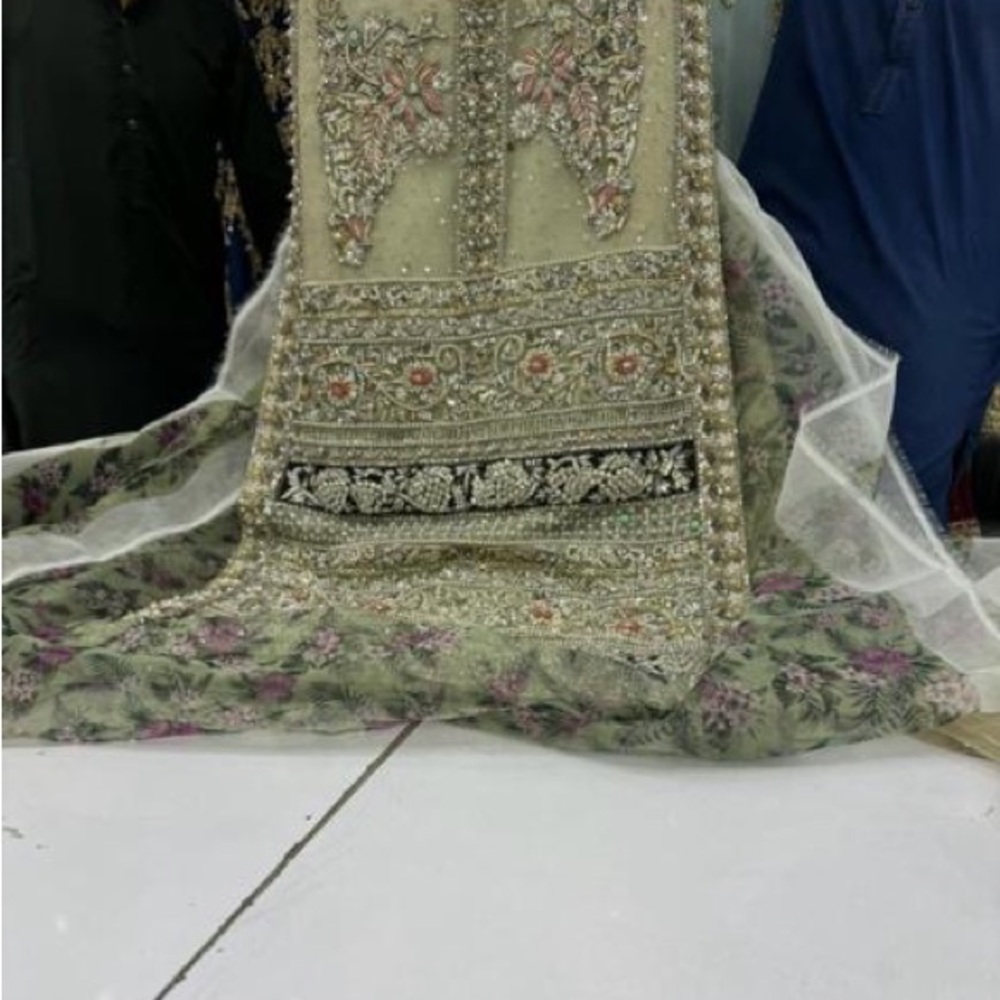 Indian Pakistani designer outfit. Great condition. - Picture 6 of 17